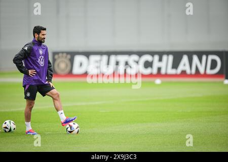 01 giugno 2024, Baviera, Herzogenaurach: Calcio: Squadra nazionale, preparazione Campionato europeo, campo di allenamento - allenamento. Ilkay Gündogan in allenamento. Foto: Christian Charisius/dpa - NOTA IMPORTANTE: In conformità con le normative della DFL German Football League e della DFB German Football Association, è vietato utilizzare o far utilizzare fotografie scattate nello stadio e/o della partita sotto forma di immagini sequenziali e/o serie di foto video. Foto Stock