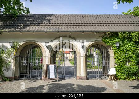 Silent Kulturquartier verde, Krematorium Wedding, Gerichtstraße, Wedding, Mitte di Berlino, Deutschland Foto Stock