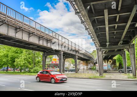 Siemensbahn, stillgelegte Strecke Höhe Siemensdamm Wernerwerk, Siemensstadt, Spandau, Berlino, Deutschland Foto Stock