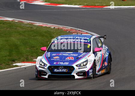 Tom Chilton - Team Bristol Street Motors - guida Hyundai i30N numero 3 nel Kwik Fit BTCC 2024 a Brands Hatch nel maggio 2024 Foto Stock