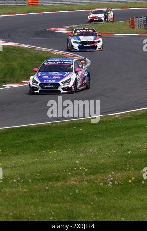 Tom Chilton - Team Bristol Street Motors - guida Hyundai i30N numero 3 nel Kwik Fit BTCC 2024 a Brands Hatch nel maggio 2024 Foto Stock