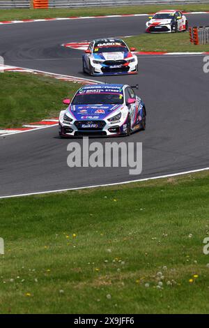 Tom Chilton - Team Bristol Street Motors - guida Hyundai i30N numero 3 nel Kwik Fit BTCC 2024 a Brands Hatch nel maggio 2024 Foto Stock