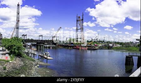 NORWALK, CT, USA - 30 MAGGIO 2024: Vista panoramica dal progresso del progetto industriale sul fiume Norwalk Foto Stock