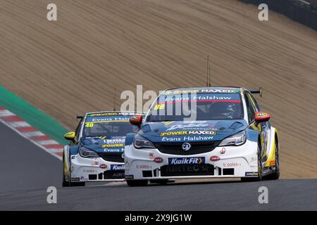 Mikey Doble - Evans Halshaw Power Maxed Racing - alla guida di Vauxhall Astra numero 88 nel 2024 Kwik Fit BTCC a Brands Hatch nel maggio 2024 Foto Stock