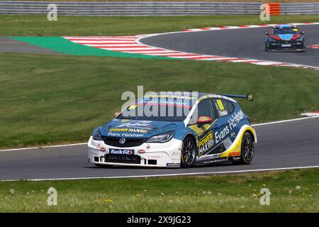 Mikey Doble - Evans Halshaw Power Maxed Racing - alla guida di Vauxhall Astra numero 88 nel 2024 Kwik Fit BTCC a Brands Hatch nel maggio 2024 Foto Stock