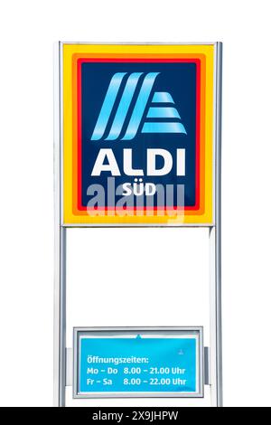 Firma ALDI Süd Firmenschild und Werbeschild der firma ALDI Süd, isoliert über weißem Hintergrund **** compagnia ALDI Süd insegna della compagnia e insegna pubblicitaria della società ALDI Süd, isolata su sfondo bianco Foto Stock