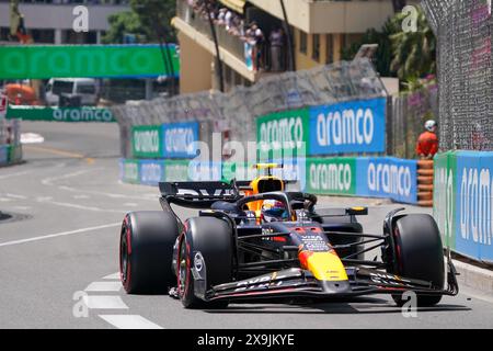 Montecarlo, Monaco. 26 maggio 2024. Sergio Perez del Messico alla guida della (11) Oracle Red Bull Racing RB20 Honda RBPT, durante il GP di Monaco, Formula 1, sul circuito di Monaco. Crediti: Alessio Morgese/Alessio Morgese/Emage/Alamy live news Foto Stock