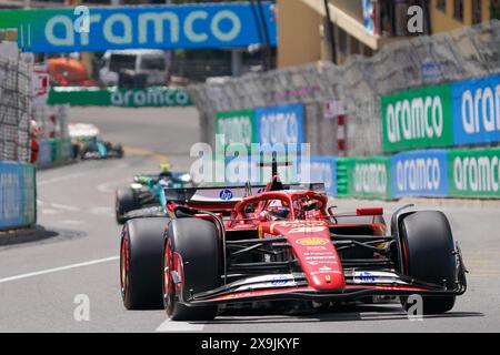 Montecarlo, Monaco. 26 maggio 2024. Charles Leclerc di Monaco alla guida della (16) Scuderia Ferrari SF-24 Ferrari, durante il GP Monaco, Formula 1, sul circuito di Monaco. Crediti: Alessio Morgese/Alessio Morgese/Emage/Alamy live news Foto Stock