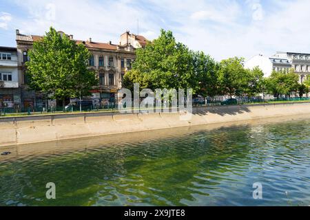 Bucarest, Romania. 24 maggio 2024. Vista sul lungofiume Dambovita nel centro città Foto Stock