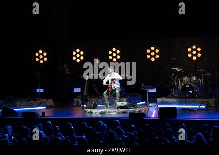 Hauser si esibisce a Hollywood, Florida, il 31 maggio 2024. La performance fu la prima esecuzione americana per il violoncellista Croation. (Foto di Geoffrey Clowes/Sipa USA) Foto Stock