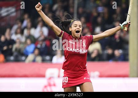 Il belga Ambre Ballenghien festeggia dopo aver segnato durante una partita di hockey tra la nazionale belga delle Panthers rosse e la Cina, la partita 11/16 nella fase a gironi della FIH Pro League femminile 2024, sabato 01 giugno 2024, ad Anversa. BELGA FOTO DIRK WAEM Foto Stock