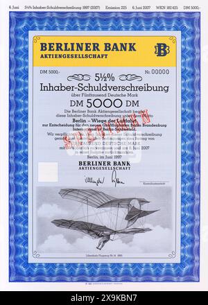 Inhaber-Schuldverschreibung der firma Berliner Bank Inhaber-Schuldverschreibung der firma Berliner Bank über 5000 DM *** Bearer bond emesso da Berliner Bank Bearer bond emesso da Berliner Bank per 5000 DM Foto Stock