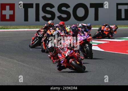 Mugello, Italia. 1 giugno 2024. Il gruppo durante il Gran Premio d'Italia Brembo - Tissot Sprint, Campionato del mondo MotoGP nel Mugello, Italia, 01 giugno 2024 Credit: Independent Photo Agency/Alamy Live News Foto Stock