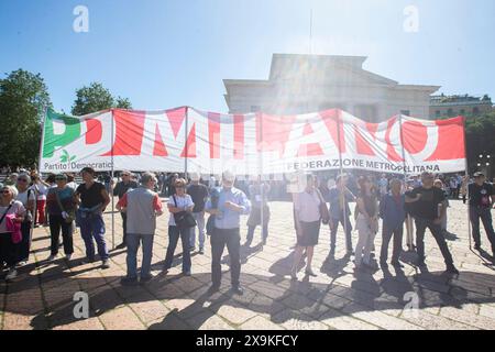 Milano, Italia. 1 giugno 2024. Comizio del Partito Democratico per la chiusura della campagna elettorale per le europee all'arco della PaceMilano, Italia - Cronaca sabato, 01 giugno, 2024. (Foto di Marco Ottico/Lapresse) manifestazione del Partito Democratico per la chiusura della campagna elettorale europea all'Arco della Pace Milano, Italia - News domenica 1 giugno 2024. (Foto di Marco otto/Lapresse) credito: LaPresse/Alamy Live News Foto Stock