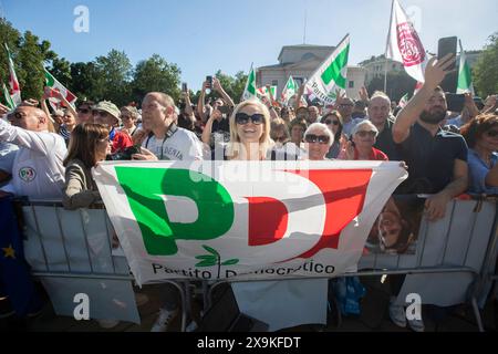 Milano, Italia. 1 giugno 2024. Comizio del Partito Democratico per la chiusura della campagna elettorale per le europee all'arco della PaceMilano, Italia - Cronaca sabato, 01 giugno, 2024. (Foto di Marco Ottico/Lapresse) manifestazione del Partito Democratico per la chiusura della campagna elettorale europea all'Arco della Pace Milano, Italia - News domenica 1 giugno 2024. (Foto di Marco otto/Lapresse) credito: LaPresse/Alamy Live News Foto Stock