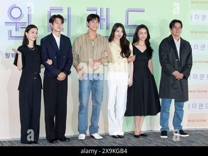 Seoul, Corea del Sud. 31 maggio 2024. (L to R) attori sudcoreani Jeong Yoo-mi Choi Woo-sik, Park Bo-geum, cantante e attrice Suji, ex membro del gruppo femminile Missa, attrice cinese Tang Wei, regista Kim Tae-yong partecipa a una chiamata fotografica per il film "Wonderland" presentato in anteprima al CGV Cinema di Seoul, Corea del Sud il 31 maggio 2024. Il film aprirà il 5 giugno 2024. (Foto di Lee Young-ho/Sipa USA) credito: SIPA USA/Alamy Live News Foto Stock