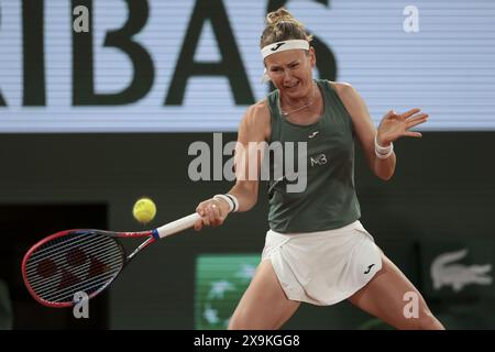 Marie Bouzkova della Repubblica Ceca durante il 6° giorno dell'Open di Francia 2024, Roland-Garros 2024, torneo di tennis del grande Slam il 31 maggio 2024 allo stadio Roland-Garros di Parigi, Francia Foto Stock