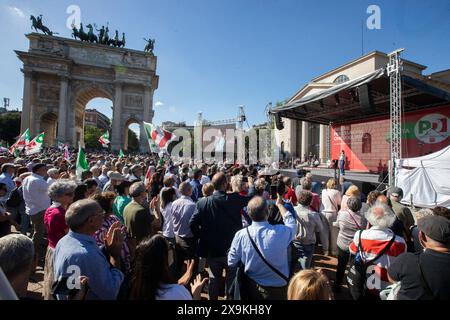 Milano, Italia. 1 giugno 2024. Comizio del Partito Democratico per la chiusura della campagna elettorale per le europee all'arco della PaceMilano, Italia - Cronaca sabato, 01 giugno, 2024. (Foto di Marco Ottico/Lapresse) manifestazione del Partito Democratico per la chiusura della campagna elettorale europea all'Arco della Pace Milano, Italia - News domenica 1 giugno 2024. (Foto di Marco otto/Lapresse) credito: LaPresse/Alamy Live News Foto Stock