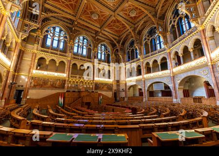 Budapest, Ungheria, Europa - 8 settembre 2022. Interno dell'edificio del Parlamento ungherese a Budapest. All'interno della grande camera dei rappresentanti. Foto Stock