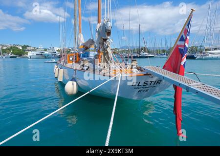 Les Voiles d'Antibes 29a edizione, raduno annuale di barche a vela d'epoca. Port Vauban, Antibes, Costa Azzurra Foto Stock