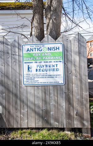 Cartello segnaletico per il parcheggio nel centro di Antigonish, nuova Scozia, Canada Foto Stock