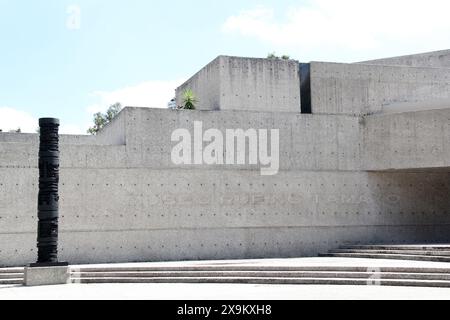 Città del Messico, Messico - 2 agosto 2023: Il Museo Rufino Tamayo all'interno della Bosque de Chapultepec presenta moderni nazionali e internazionali Foto Stock