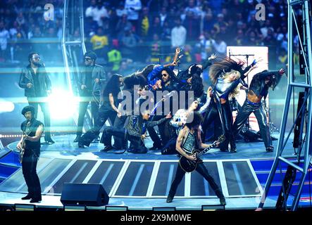 Lenny Kravitz si esibisce davanti alla finale della UEFA Champions League allo stadio Wembley di Londra. Data foto: Sabato 1 giugno 2024. Foto Stock