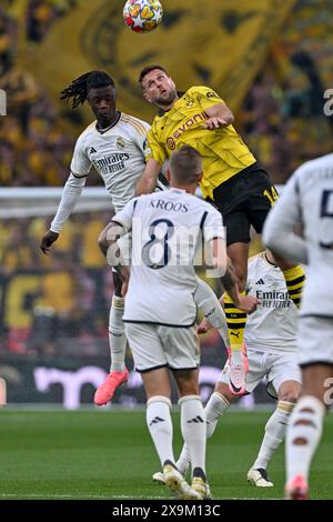 Londra, Regno Unito. 1 giugno 2024. Eduardo Camavinga (12) del Real Madrid lotta per il pallone con Niclas Fullkrug (14) di Dortmund durante una partita di calcio tra il Borussia Dortmund tedesco e il Real Madrid CF spagnolo nella finale di UEFA Champions League della stagione 2023-24, sabato 1 giugno 2024 a Londra, Regno Unito. Crediti: Sportpix/Alamy Live News Foto Stock