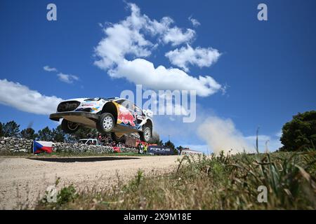 Alghero, Italia. 01 giugno 2024. Affrontano il 2°, della gara, durante il Campionato del mondo Rally FIA WRC Rally Italia Sardegna 2024 01 giugno, Alghero Italia Credit: Independent Photo Agency/Alamy Live News Foto Stock