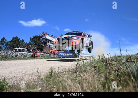 Alghero, Italia. 01 giugno 2024. Affrontano il 2°, della gara, durante il Campionato del mondo Rally FIA WRC Rally Italia Sardegna 2024 01 giugno, Alghero Italia Credit: Independent Photo Agency/Alamy Live News Foto Stock