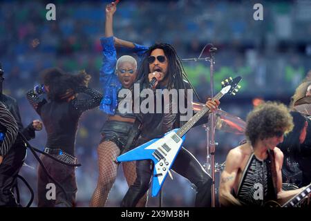 Londra, Regno Unito. 1 giugno 2024. Lenny Kravitz si esibisce prima della finale di Champions League 2023/2024 tra il Borussia Dortmund e il Real Madri CF allo stadio Wembley di Londra (Inghilterra), il 1° giugno 2024. Crediti: Insidefoto di andrea staccioli/Alamy Live News Foto Stock