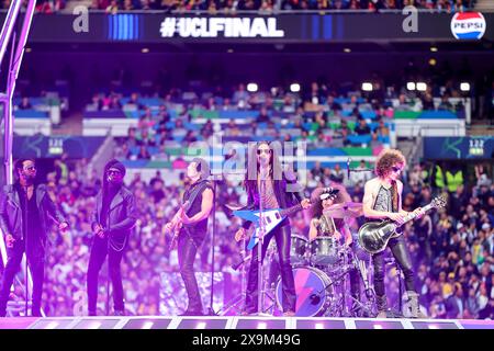 Londra, Croazia. 1 giugno 2024. LONDRA, INGHILTERRA - 1° GIUGNO: Il musicista Lenny Kravitz si esibisce davanti alla finale di UEFA Champions League 2023/24 tra Borussia Dortmund e Real Madrid CF allo stadio di Wembley il 1° giugno 2024 a Londra, Inghilterra. Foto: Sanjin Strukic/PIXSELL credito: Pixsell/Alamy Live News Foto Stock