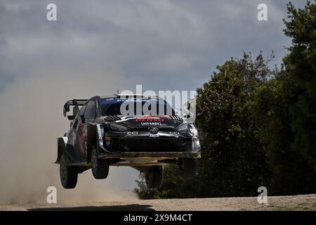 Alghero, Italia. 1 giugno 2024. Il pilota Takamoto Katsuta e il Co-DriverAaron Johnston del Team Toyota Gazoo Racing WRT, Toyota GR Yaris Rally1 Hybrid, affrontano il 2°, della gara, durante il FIA World Rally Championship WRC Rally Italia Sardegna 2024 01 giugno, Alghero Italia Credit: Independent Photo Agency/Alamy Live News Foto Stock