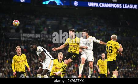 Londra, Regno Unito. 1 giugno 2024. Calcio: Champions League, Borussia Dortmund - Real Madrid, round a eliminazione diretta, finale allo Stadio di Wembley, il Dani Carvajal di Madrid (3° da destra) segna il gol insieme a Niclas Füllkrug di Dortmund per 0:1. Credito: Tom Weller/dpa/Alamy Live News Foto Stock