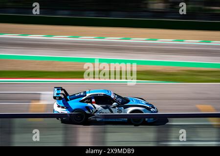 Imola, Italia. 1 giugno 2024. Il pilota francese del team Target Competition Klein Marvin gareggia durante le qualifiche della Porsche Carrera Cup Italia all'Enzo e Dino Ferrari International Racetrack. Credito: SOPA Images Limited/Alamy Live News Foto Stock