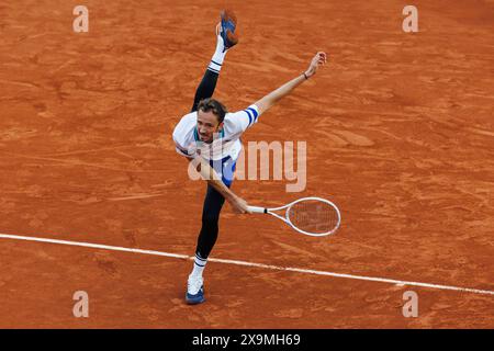 Roland Garros, 01 giugno 2024: Daniil Medvedev (RUS) durante gli Open di Francia 2024. Corleve/Mark Peterson Foto Stock