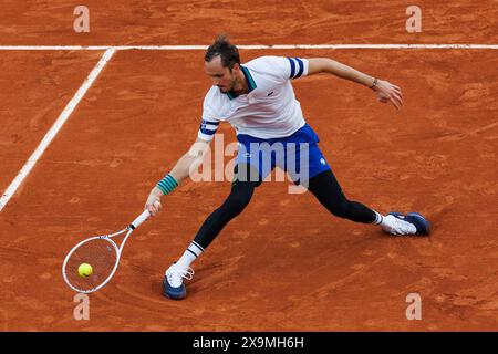 Roland Garros, 01 giugno 2024: Daniil Medvedev (RUS) durante gli Open di Francia 2024. Corleve/Mark Peterson Foto Stock