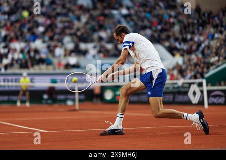 Roland Garros, 01 giugno 2024: Daniil Medvedev (RUS) durante gli Open di Francia 2024. Corleve/Mark Peterson Foto Stock