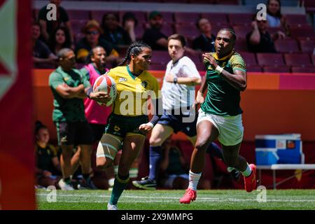 Madrid, Spagna. 1 giugno 2024. Finale del Campionato Rugby Sevens 2° giorno. QUALIFICA PISCINA B - DONNA, Brasile 7s e Sudafrica 7s Questo weekend, squadre di tutto il mondo si sfidano nell'attesissima finale del campionato di rugby Sevens, mettendo in mostra velocità, abilità e strategia in un torneo frenetico ed emozionante. Ci si aspetta che gli spettatori riempiano gli stand, creando un'atmosfera elettrica nel locale. Crediti: Enriquepsans/Alamy Live News Foto Stock