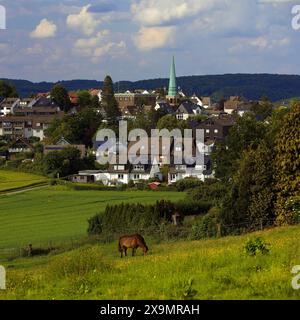 Vista idilliaca di Volmarstein, un distretto di Wetter (Ruhr), zona della Ruhr, Renania settentrionale-Vestfalia, Germania Foto Stock