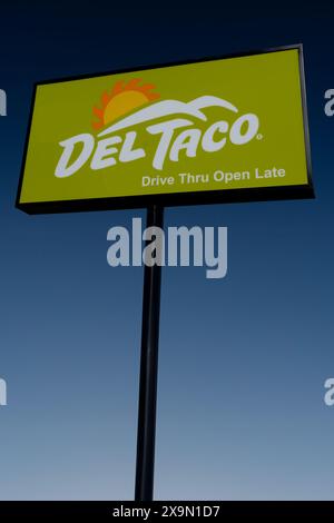 ALBUQUERQUE, NEW MEXICO, Stati Uniti - 19 MAGGIO 2024: Del Taco ristorante messicano esterno e logo del marchio. Foto Stock