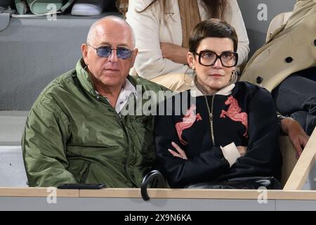 Cristina Cordula e suo marito Frédéric Cassin partecipano al French Open 2024 al Roland Garros il 1 giugno 2024 a Parigi. Foto di Laurent Zabulon/ABACAPRESS. COM credito: Abaca Press/Alamy Live News Foto Stock