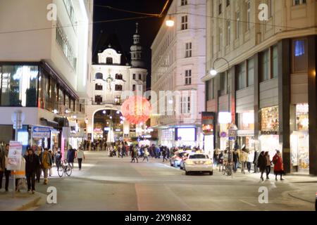 Vienna, Austria. 23 novembre 2019. Atmosfera natalizia sulla Rotenturmstrasse nel 1° distretto di Vienna Foto Stock