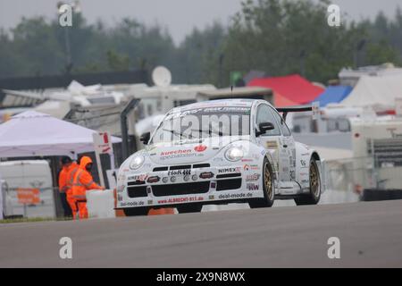 Bernd Albrecht (Hirrlingen (DEU) / Carsten Knechtges (Mayen/DEU) / Sebastian Asch (Ammerbuch/DEU) / Julian Reeh (Mainz/DEU), #13, VW New Beatle, Team: White Angel for Fly and Help (DEU), Motorsport, ADAC Ravenol 24H Rennen Nuerburgring, Nuerburg, 30.05.2024 - 02.06.2024, Samgstag 01.06.2024-Augstag Foto Stock