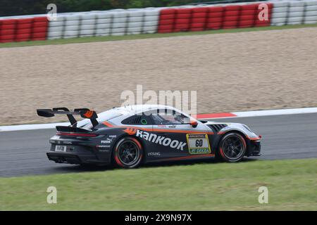 Recardo Bruins (Zwartemeer/NDL) / Steven Cho (Edmonton/CAN) / Jongkyum Kim (Suwon-si/KOR), #60, Porsche 911 GT3 Cup, Team: Hankook Competition (KOR), Motorsport, ADAC Ravenol 24H Rennen Nuerburgring, Nuerburg, 30.05.2024 - 02.06.2024, Samstag 01.06.2024 foto: Eibner-Pressefoto/Juergen Foto Stock