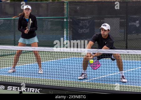 Anna Bright e James Ignatowich al Selkirk PPA Red Rock Open di St. George, UT, il 26 aprile 2024. (John Geldermann/Alamy) Foto Stock