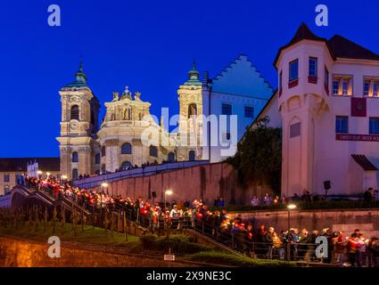 Basilica di San Martino, processione a lume di candela alla vigilia del Blutritt processione equestre Weingarten Oberschwaben-Allgäu Baden-Württemberg Foto Stock