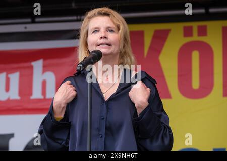 01.06.2024, Kšln: Annette Frier, Schauspielerin und Moderatorin, bei der Kundgebung in der Deutzer Werft unter dem motto Arschhuh fŸr Demokratie - re Foto Stock