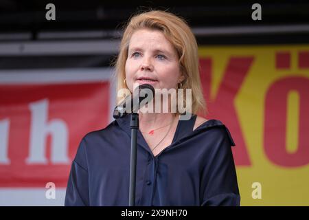 01.06.2024, Kšln: Annette Frier, Schauspielerin und Moderatorin, bei der Kundgebung in der Deutzer Werft unter dem motto Arschhuh fŸr Demokratie - re Foto Stock