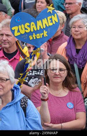 Colonia: Raduno nel Deutzer Werft contro l'estremismo di destra Foto Stock